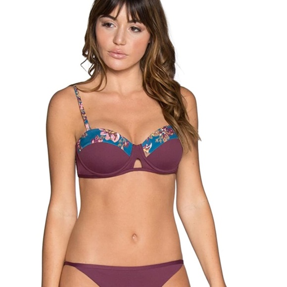 TAVIK Large bikini top - Picture 1 of 8